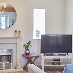 Host & Stay - Robins Den